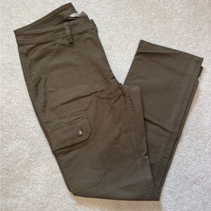Duluth Trading Co women’s Olive Cargo Pants